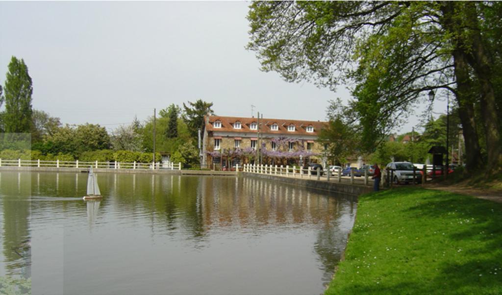 Au Bord Du Lac Saint-Remy-les-Chevreuse Exterior foto