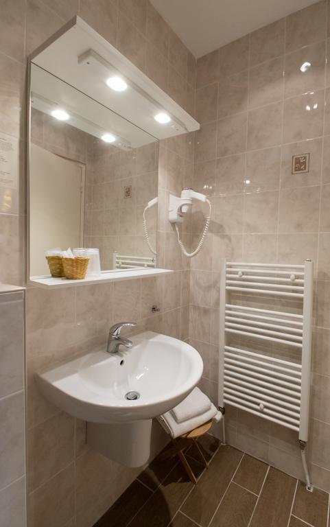 Au Bord Du Lac Saint-Remy-les-Chevreuse Exterior foto